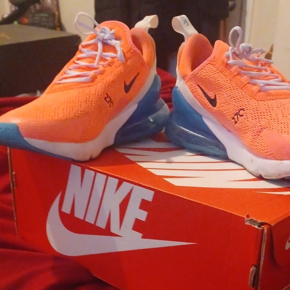 Nike Air Max 270 - Picture 3 of 4